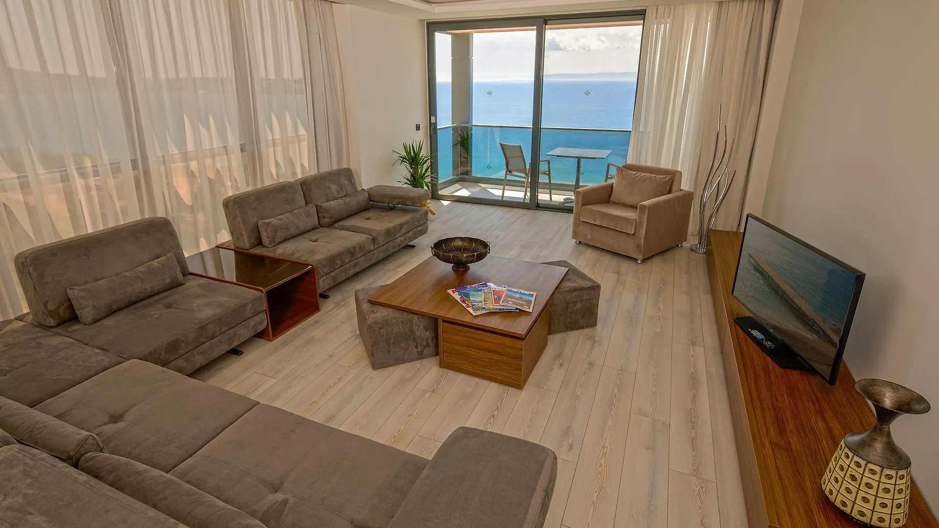 The Nowness Luxury Hotel & Spa Adulty Only Кешме 4*,